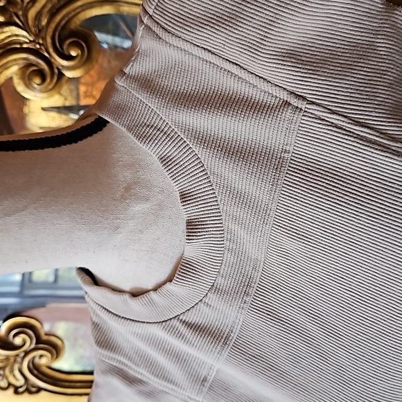 ANTHROPOLOGIE Ribbed Ruffled Tank - Picture 2 of 8